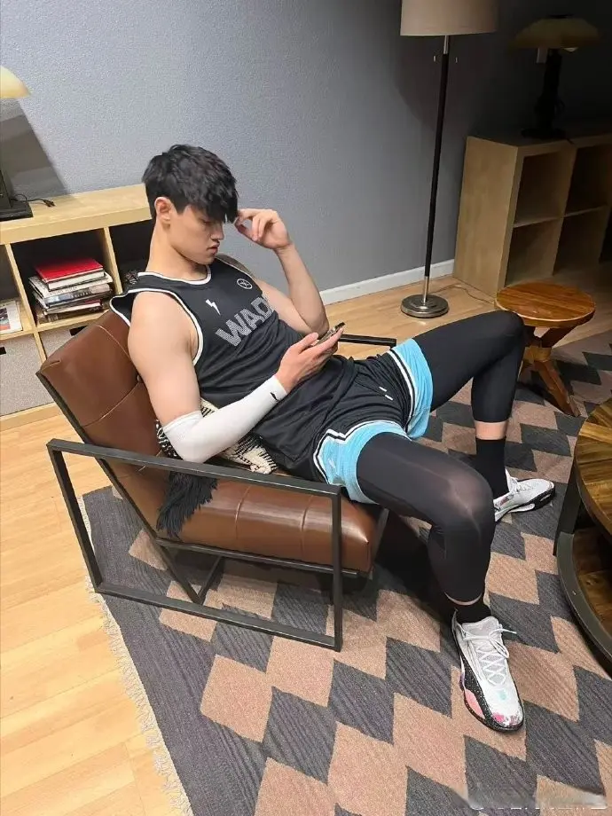 曾凡博将在后天前往篮网冲NBA，北京首钢要做好补强锋线的准备