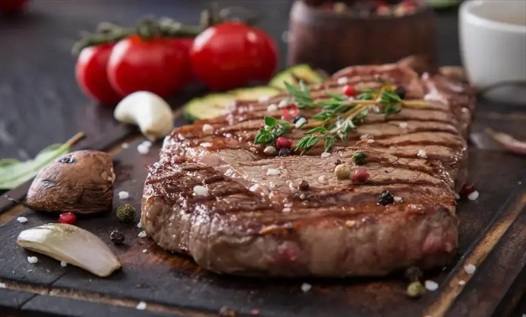 为啥吃西餐一块牛排就能顶饱，吃中国火锅一盘牛肉都不够吃？有啥科学解释？