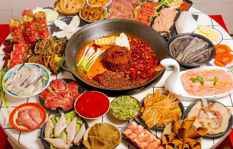 为啥吃西餐一块牛排就能顶饱，吃中国火锅一盘牛肉都不够吃？有啥科学解释？