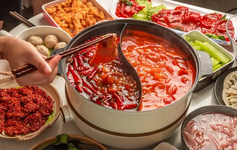 为啥吃西餐一块牛排就能顶饱，吃中国火锅一盘牛肉都不够吃？有啥科学解释？