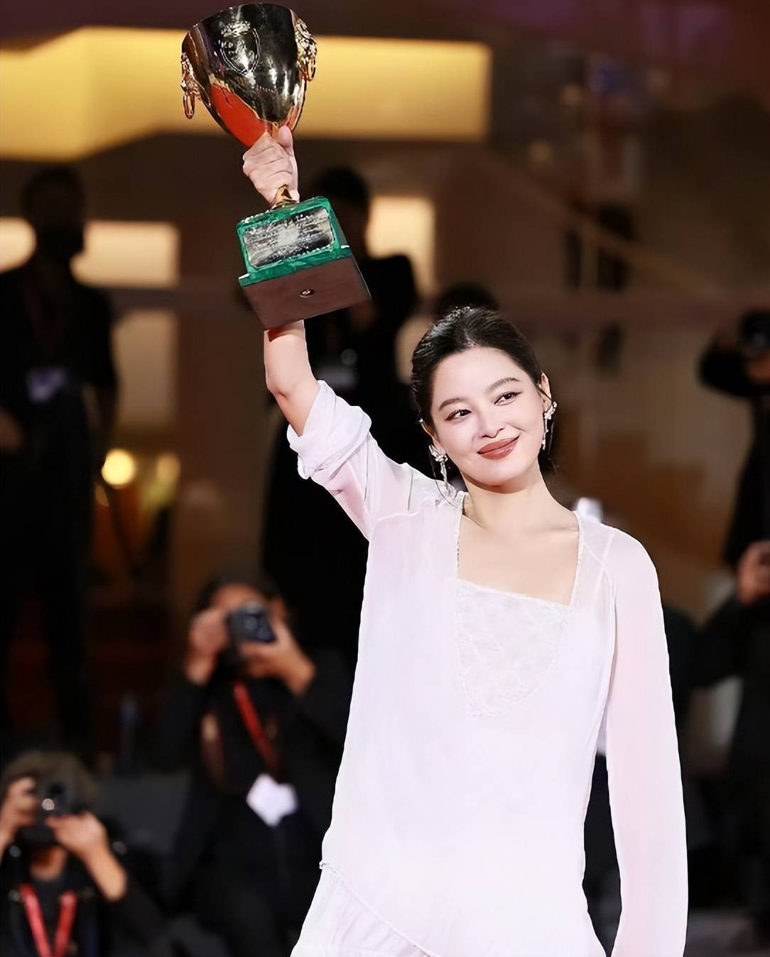  曝辛芷蕾翟天临分手原因，男方无缝衔接新欢，辛芷蕾情伤后冲事业