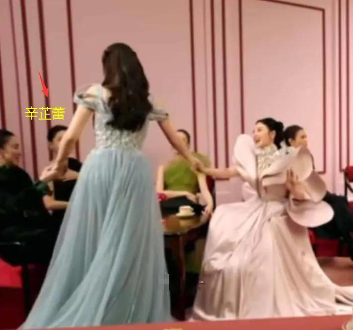 虞书欣又惹争议！活动看不上辛芷蕾礼物，搞区别对待被怒斥势利