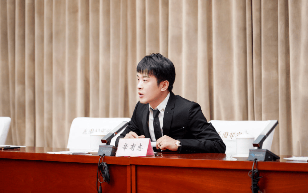 业内暗示辛巴确实出事，过段时间就会公布，员工也称团队遇到麻烦