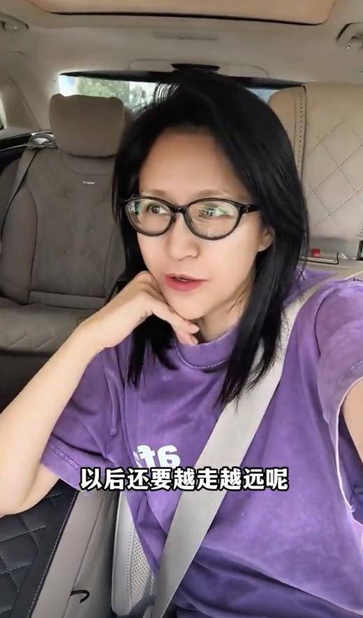 陆毅开120万车送女儿出国读夏校，17岁贝儿一人住酒店害怕反锁门