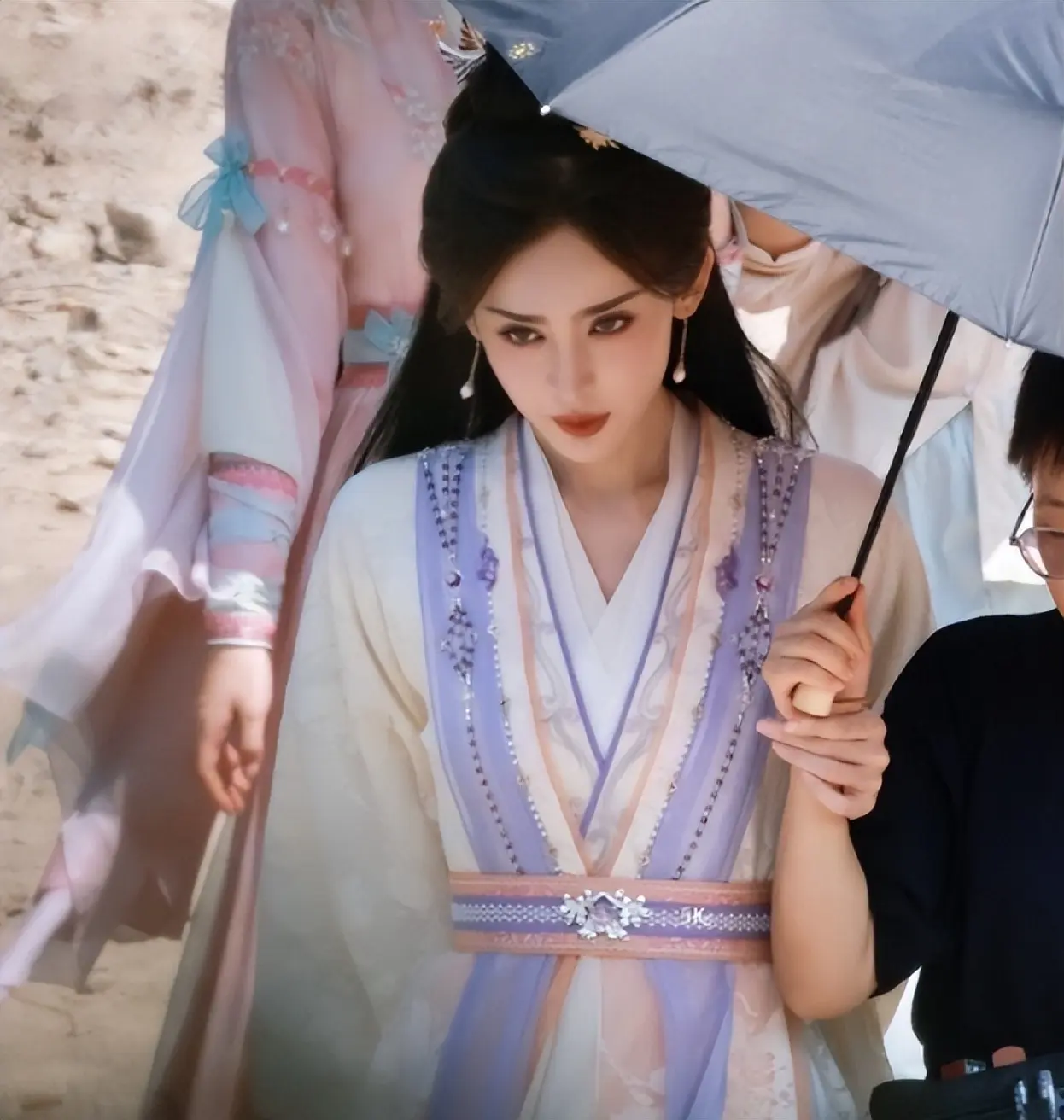 成毅《赴山海》迎来定档！白发古装太养眼，看到女主：心动了！