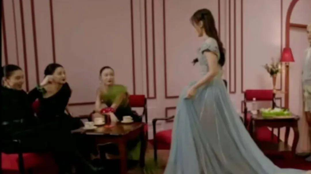 虞书欣又惹争议！活动看不上辛芷蕾礼物，搞区别对待被怒斥势利