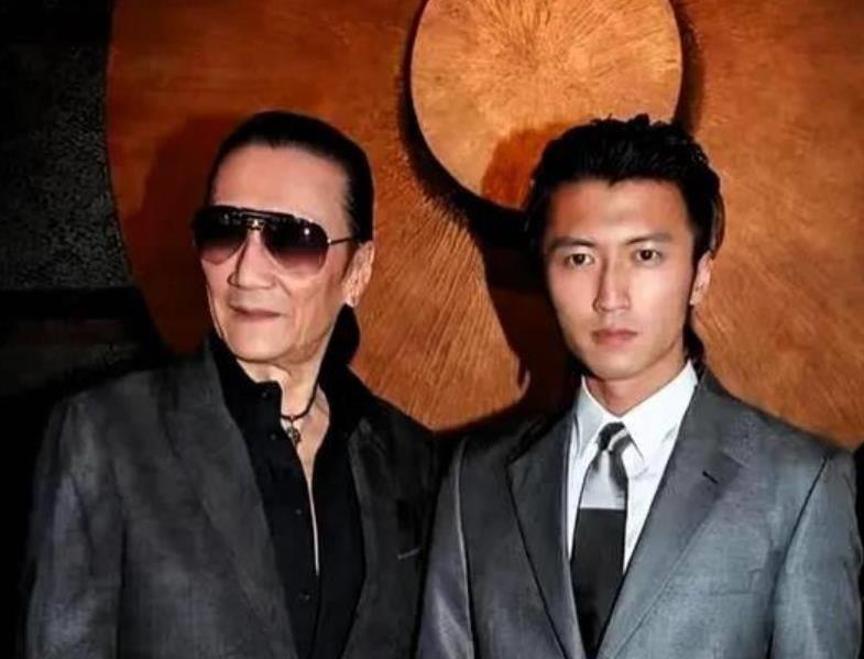 89岁谢贤近照曝光！行动迟缓靠人照料，与谢霆锋狄波拉同框画面温馨