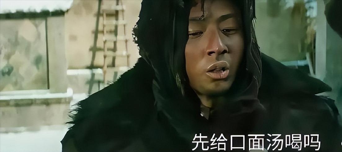 《归队》最惨角色：戏内灰头土脸大黄牙，戏外又高又帅