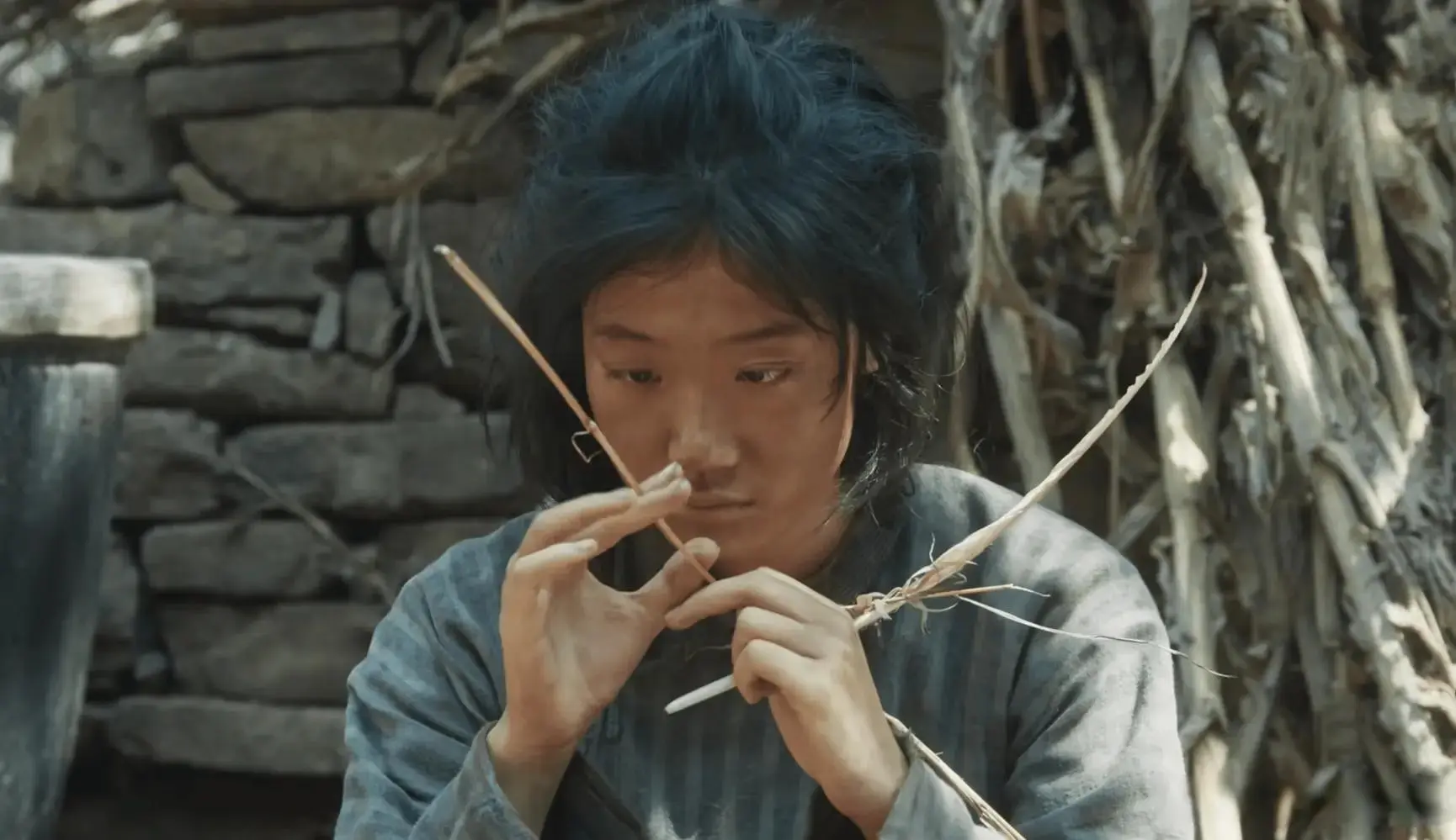 《生万物》里的“傻挑”是个傻子，剧外的隋媛真的好美