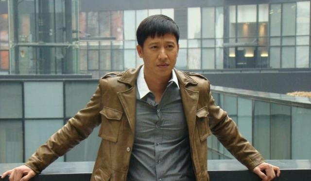 张国强：被前妻嫌穷，40岁二婚带子娶郭京飞前任，如今苦尽甘来