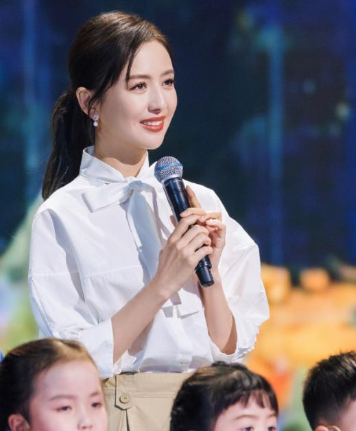 佟丽娅也没想到，自己辛苦养大的儿子，如今却给前夫陈思诚争了光