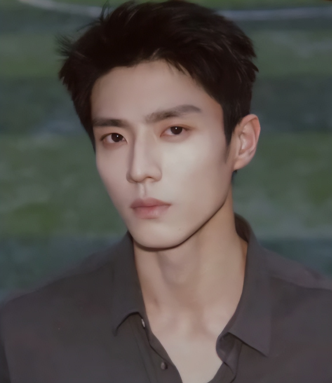 《归队》最惨角色：戏内灰头土脸大黄牙，戏外又高又帅