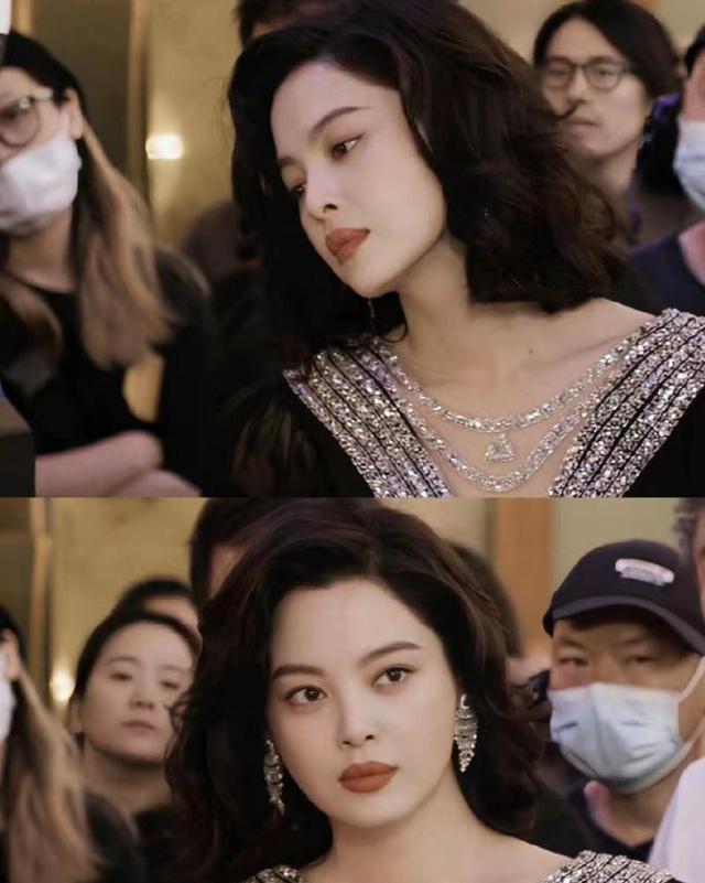 赢麻了！辛芷蕾一举拿下威尼斯影后，站在C位的刘亦菲好尴尬