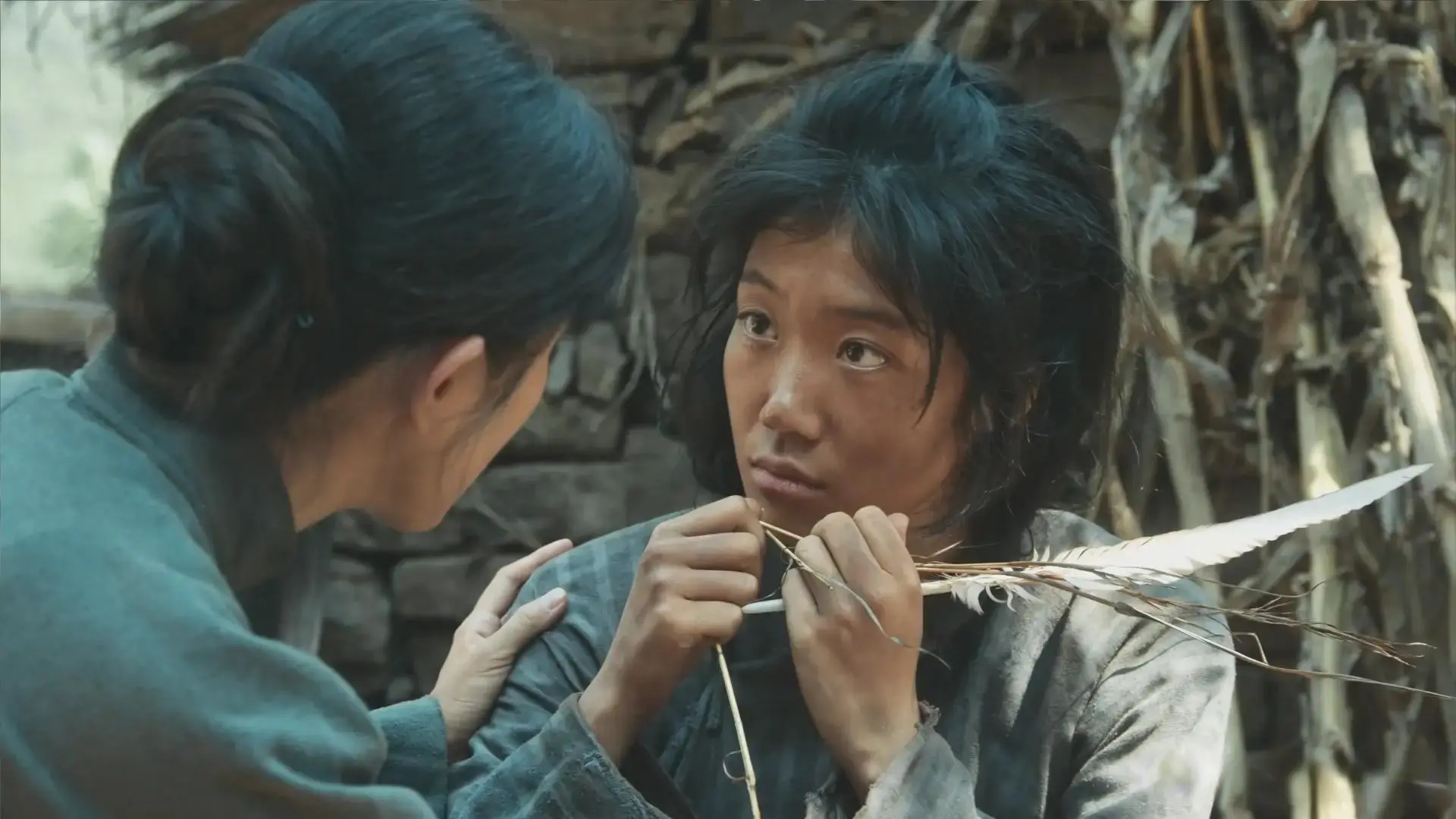 《生万物》里的“傻挑”是个傻子，剧外的隋媛真的好美