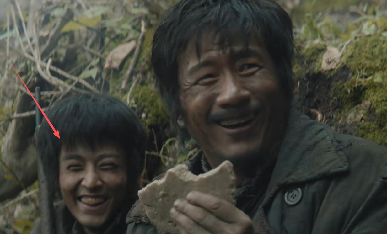 《归队》最惨角色：戏内灰头土脸大黄牙，戏外又高又帅