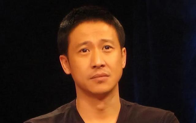 张国强：被前妻嫌穷，40岁二婚带子娶郭京飞前任，如今苦尽甘来