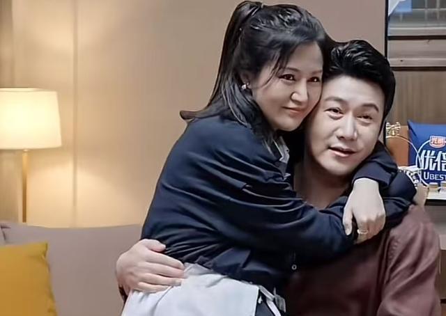 陆毅自曝结婚30年妻子都没做过饭，当镜头拉近鲍蕾的手部，真实了