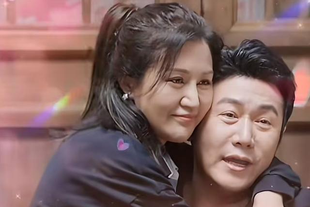 陆毅自曝结婚30年妻子都没做过饭，当镜头拉近鲍蕾的手部，真实了