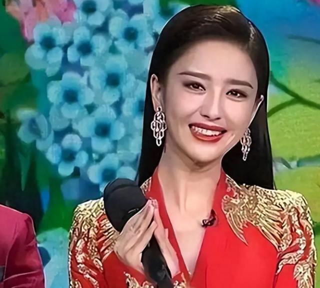 佟丽娅也没想到，自己辛苦养大的儿子，如今却给前夫陈思诚争了光