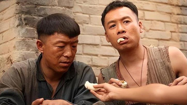 他曾是最成功的“虚竹”，今成外卖骑手！高虎息影10年后街头谋生