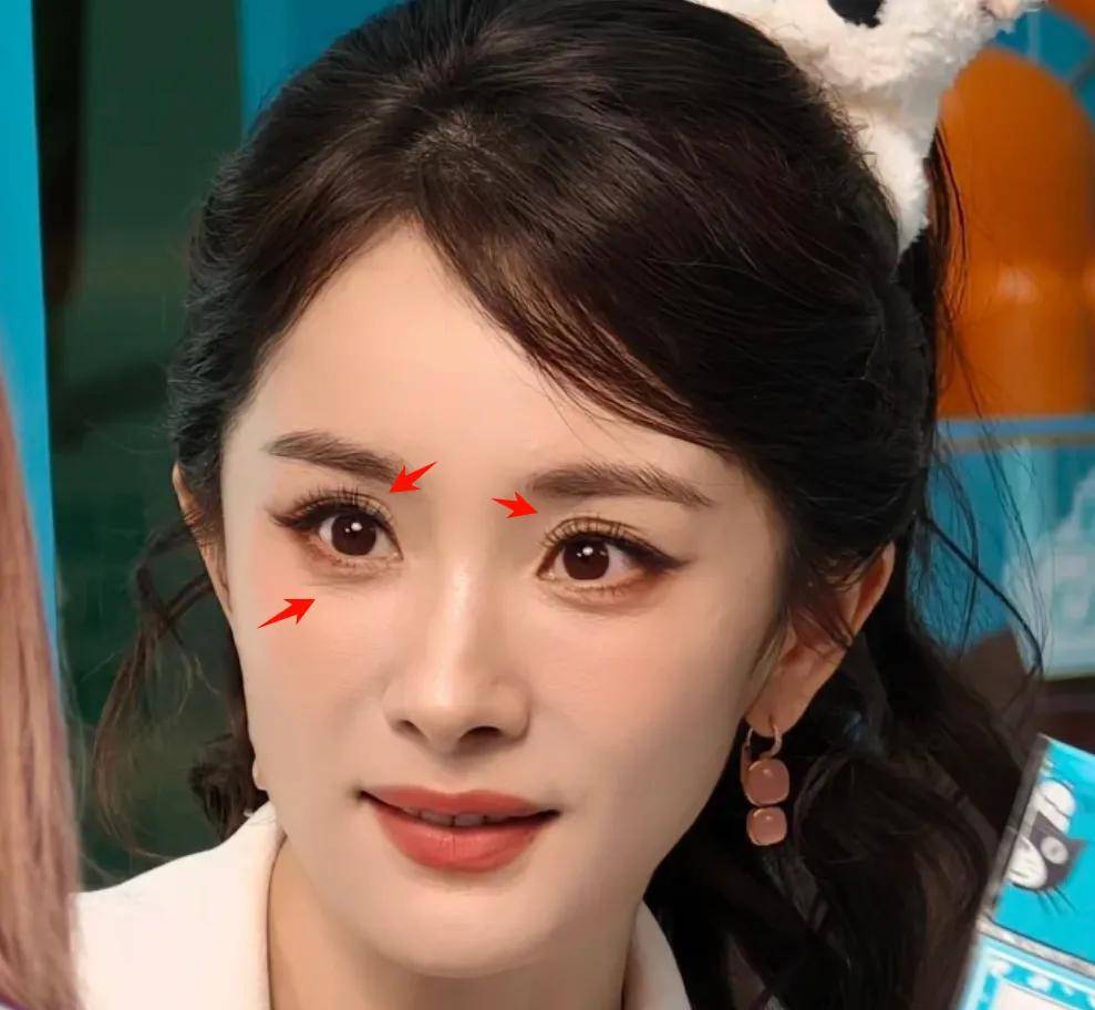 杨幂卖萌翻车！生图疲态尽显，38岁还拼少女感和辛芷蕾差距明显