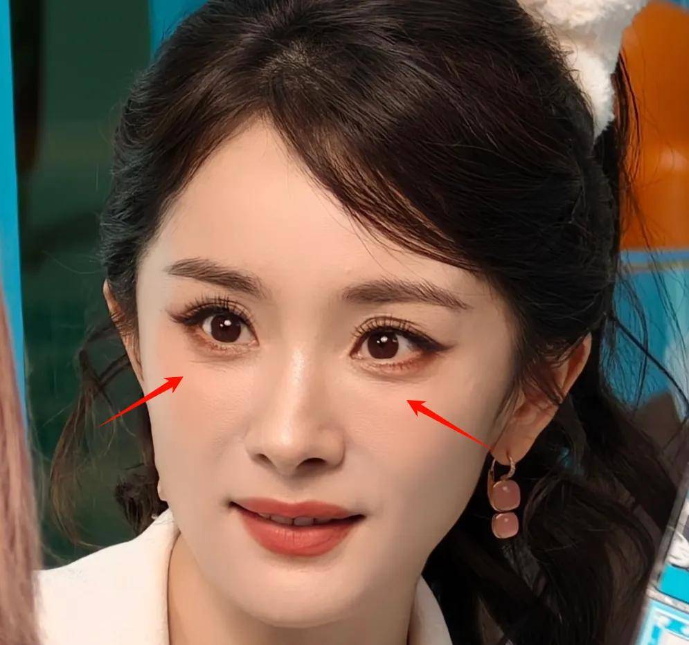 杨幂卖萌翻车！生图疲态尽显，38岁还拼少女感和辛芷蕾差距明显