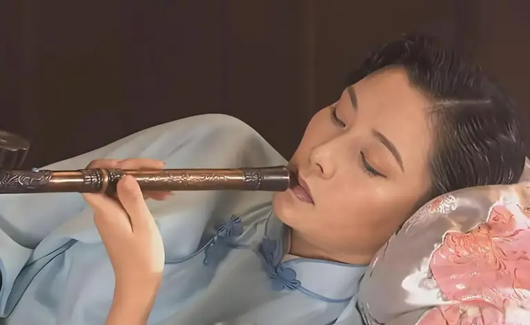 重温《大宅门》才知，为什么杨九红总是欺负槐花，却不敢为难香秀？