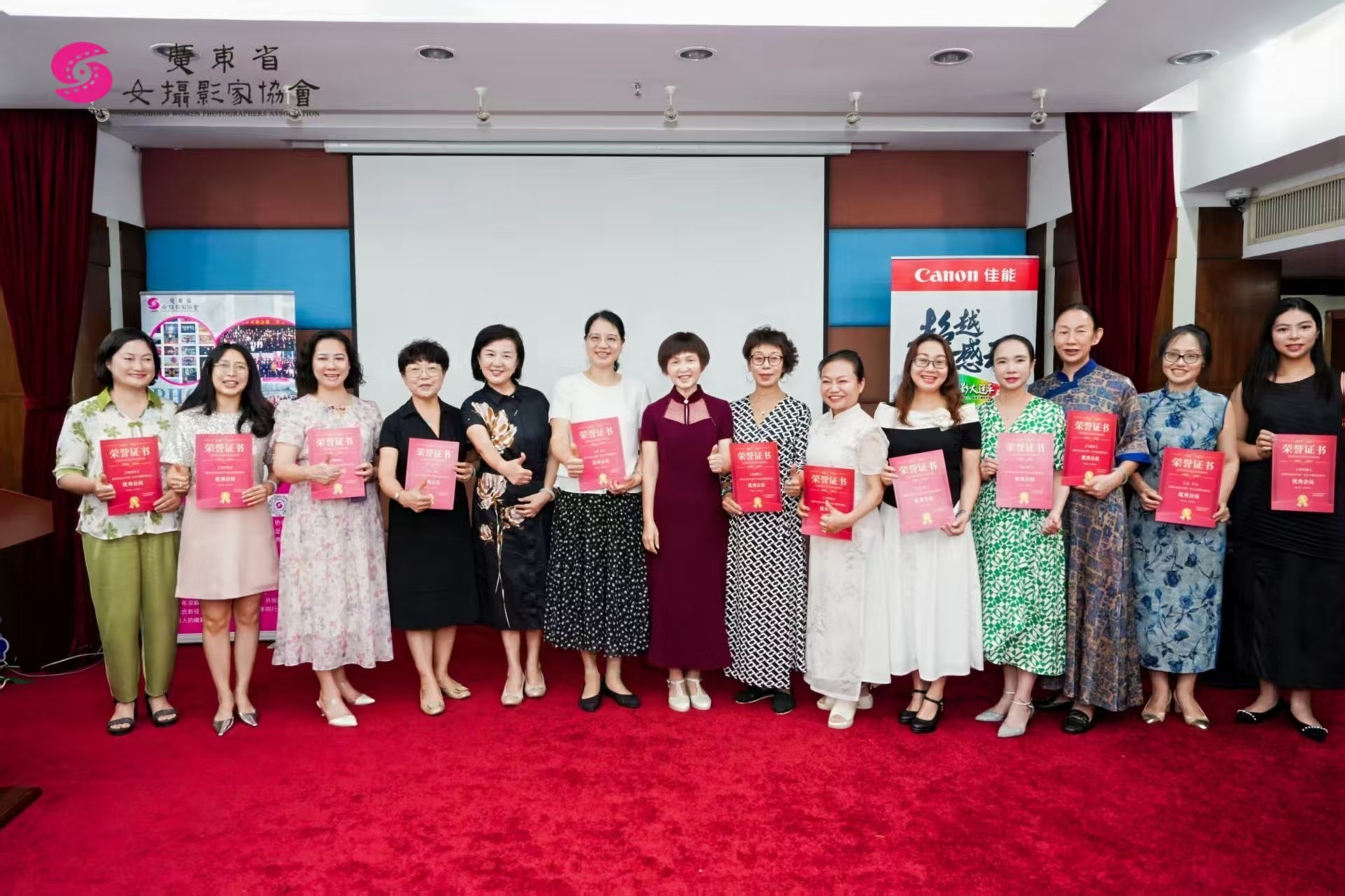 ��ף�㶫ʡŮ��Ӱ��Э�����ʮһ����ϵ�л�������