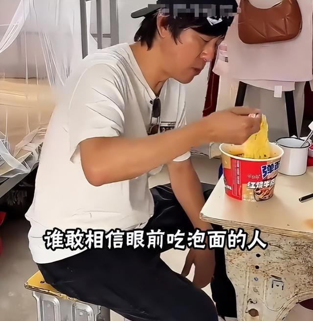 解晓东现状：定居安徽，陪九旬父亲安度晚年，57岁还出席商演赚钱