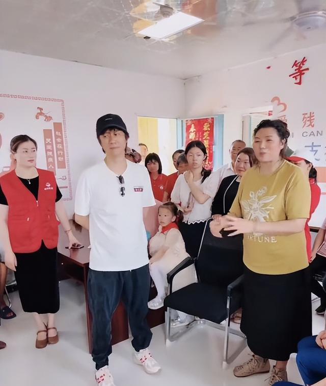 解晓东现状：定居安徽，陪九旬父亲安度晚年，57岁还出席商演赚钱