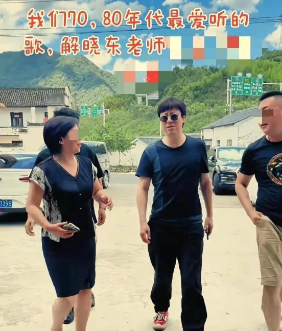 解晓东现状：定居安徽，陪九旬父亲安度晚年，57岁还出席商演赚钱