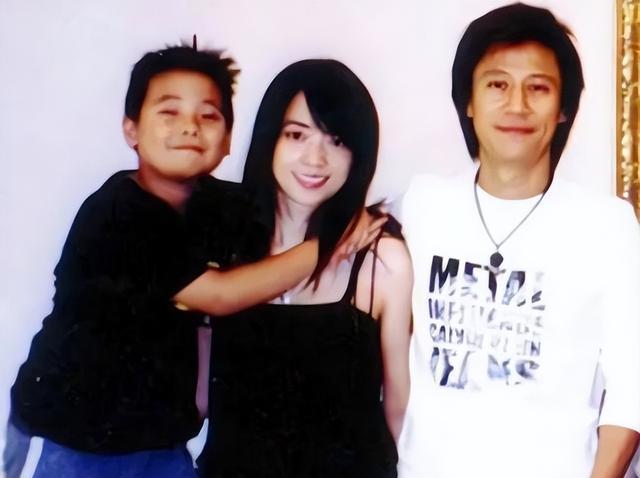 解晓东现状：定居安徽，陪九旬父亲安度晚年，57岁还出席商演赚钱