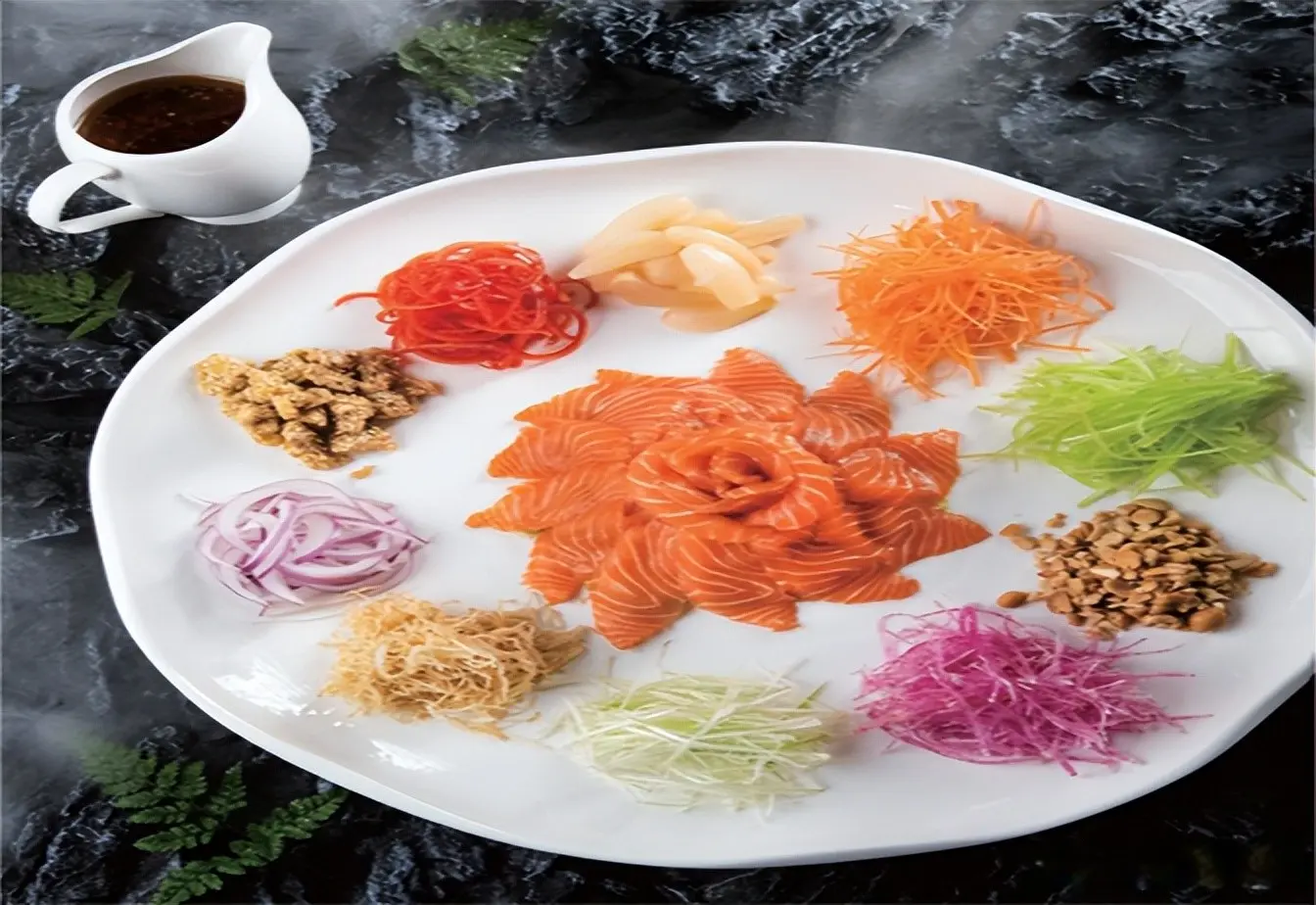 美食推荐：风声水起捞拌三文鱼、鲜椒子姜牛柳、海盐焗蟹制作方法