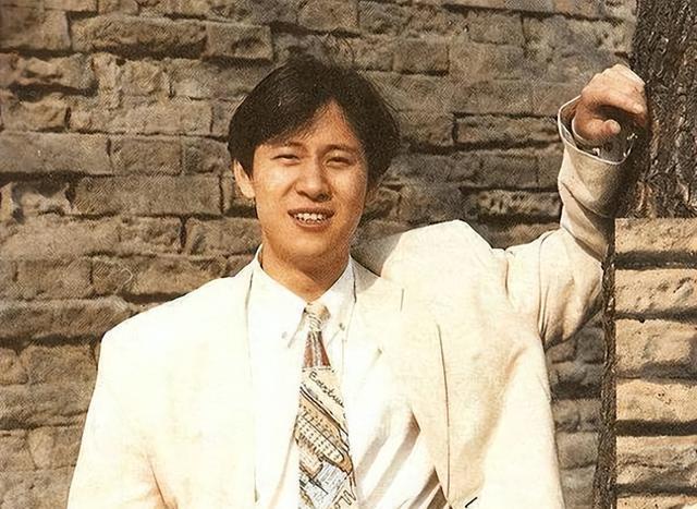 解晓东现状：定居安徽，陪九旬父亲安度晚年，57岁还出席商演赚钱