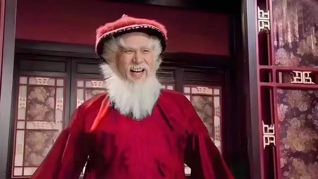 “鳌拜”徐锦江现身北京买豪车，63岁打扮像西部牛仔，没有油腻感