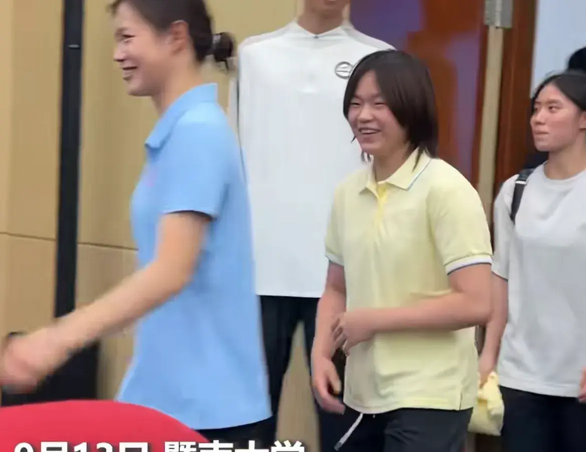 陈若琳调侃全妹大学开学后要不要谈场校园恋？全红婵反应笑翻全场