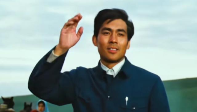 朱时茂和陈佩斯罕见同框，一个大腹便便一个帅成小伙，差距明显