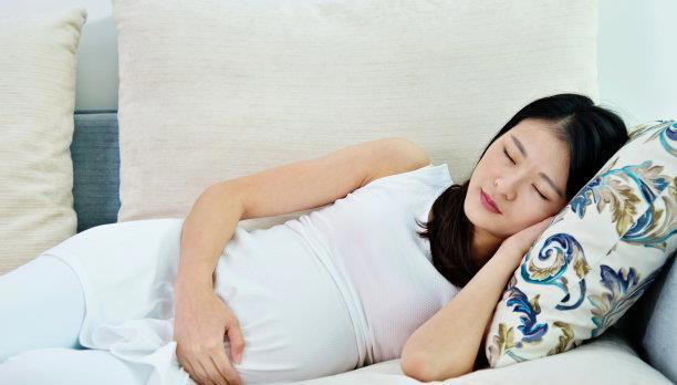 孕妈们在怀孕后，到底什么睡姿最安全呢？