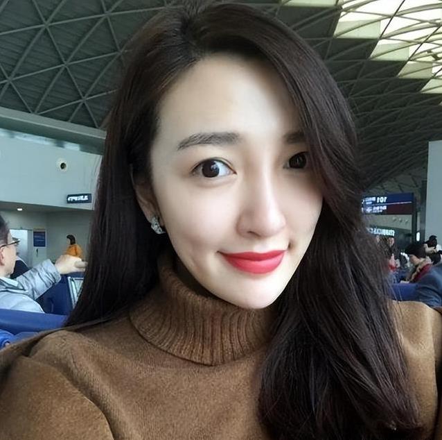 从川妹子到时尚女王：刘彦池分手王励勤，豪门路却越走越宽