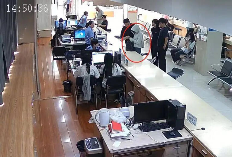 她是“网逃人员”，抓！