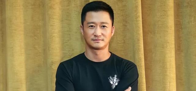 “战狼”到“爹味老登”，吴京形象翻车，年轻一代拒单一男性气质