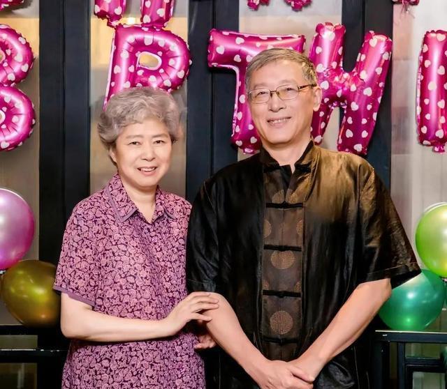 钱再多有什么用？42岁胡歌情绪崩溃直言：这两个女人是我一生的痛