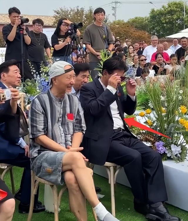 朱时茂和陈佩斯罕见同框，一个大腹便便一个帅成小伙，差距明显