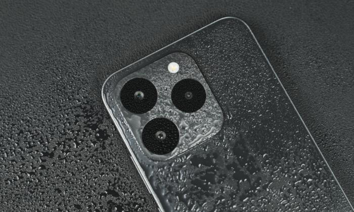 「超能小直屏」rPhone 评测：千元级的“苹果味”，兼顾防水抗摔和大电池