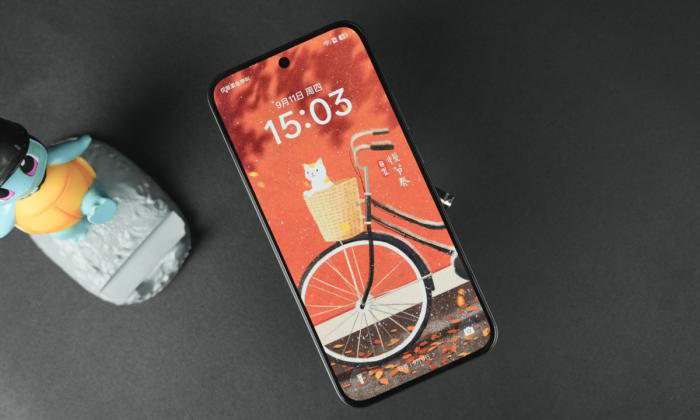 「超能小直屏」rPhone 评测：千元级的“苹果味”，兼顾防水抗摔和大电池