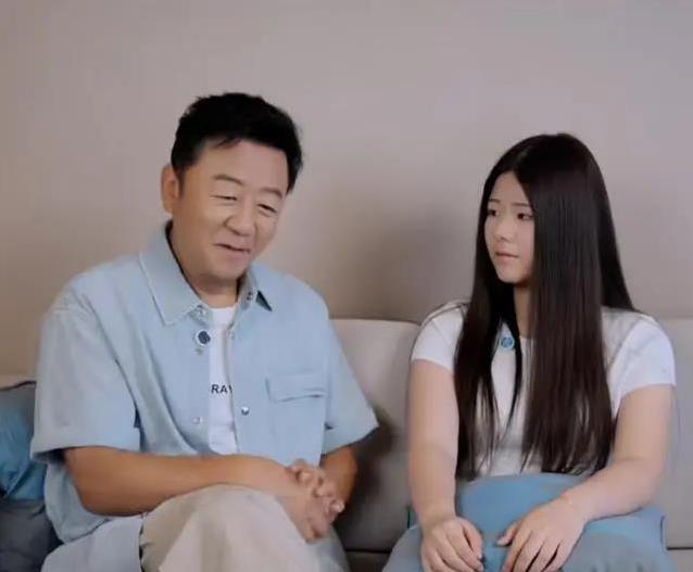 郭涛女儿首次露脸！14岁身高170惊艳众人，却自曝最大烦恼