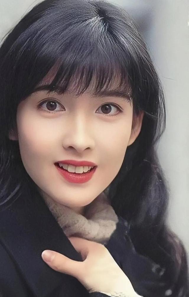 58岁10亿身家，34年感情长跑，8次背叛，这就是玉女守卫的爱情？