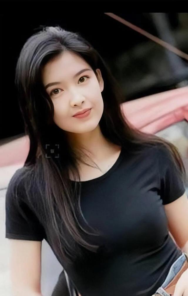 58岁10亿身家，34年感情长跑，8次背叛，这就是玉女守卫的爱情？