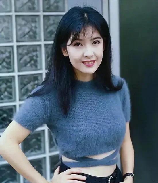 58岁10亿身家，34年感情长跑，8次背叛，这就是玉女守卫的爱情？