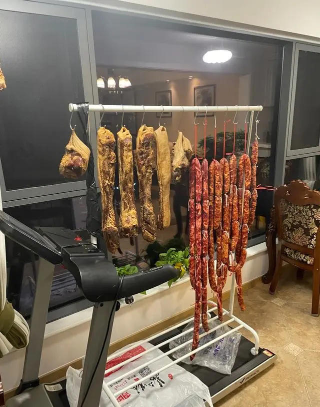 人到中年才顿悟，曾经吃土都要买的东西，最后都成为了“垃圾”